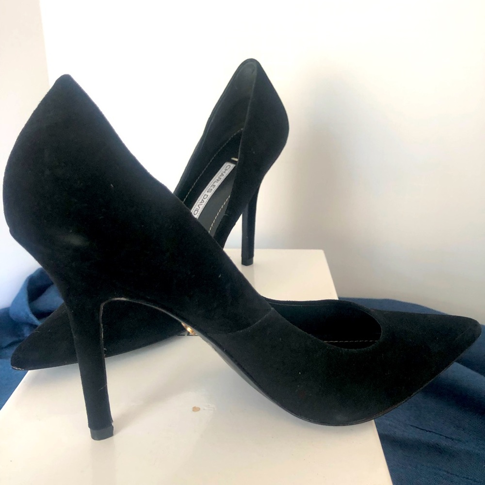 Charles David Sway II classic black suede pointy-toe pumps. Size 7.5m